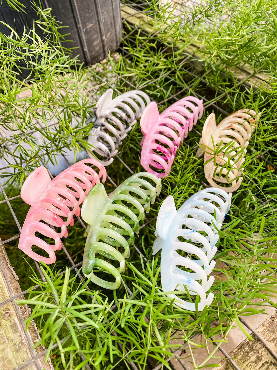 Marbled Classic Claw Clip • Multiple Colors Ruby Red Threads