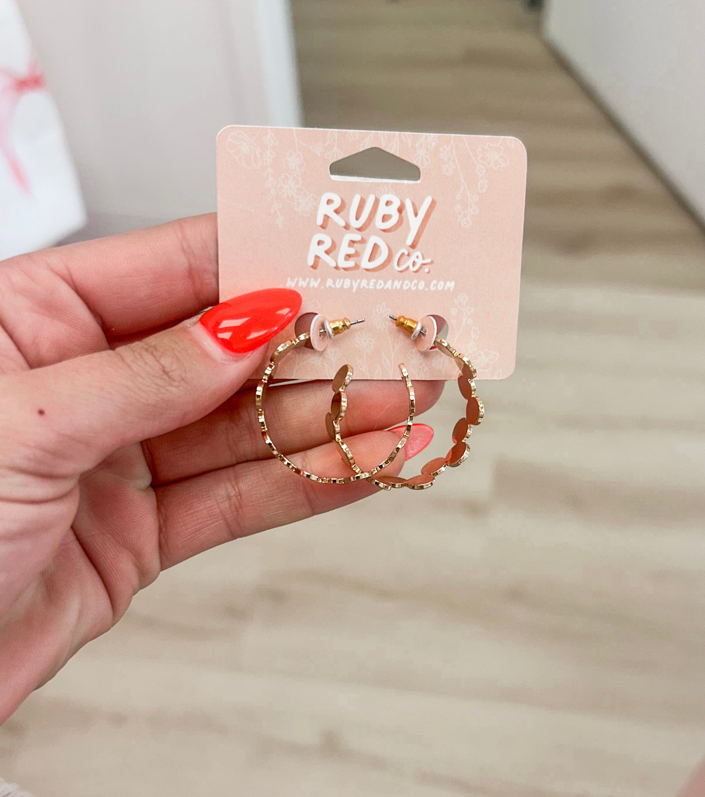 Scalloped Hoop Earring • Gold